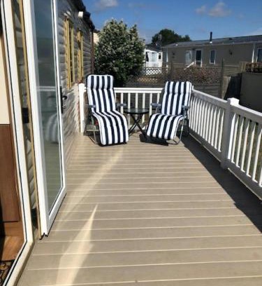 Harwich Other | Great Caravan With Decking And Wi-Fi At Dovercourt Holiday Park Ref 44002F
