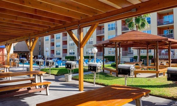 South Padre Island Condo | Great Family Condo * EZ Beach Access * SpaceX view (Gulfview II #604) by RedAwning