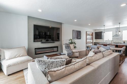 Layton Apartment | Great for Multiple Families!
