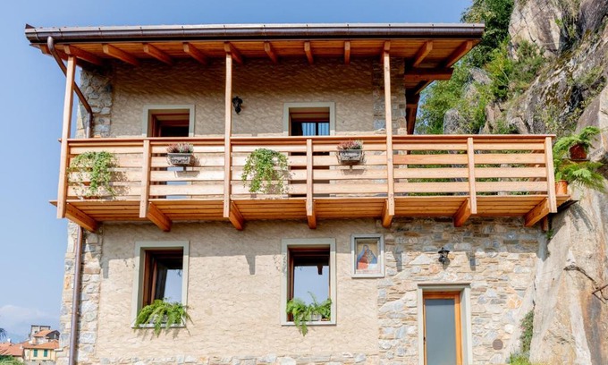 Dervio Villa | Green Chalet Scalotta - Nature Relax Lake view with Jacuzzi and Spa