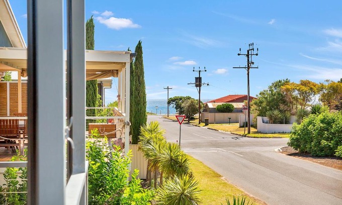 Aldinga Beach House | Green Reef Beach House - Aldinga Beach - C21 SouthCoast Holidays