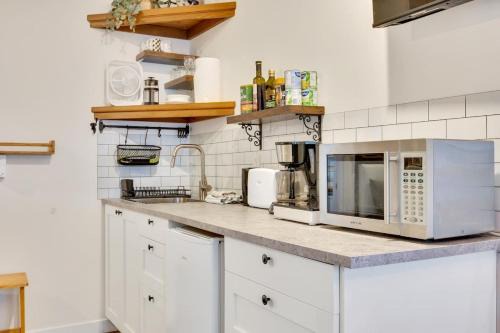Ucluelet House | Grey Whale, Pet Friendly Studio at The Beach