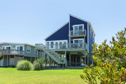 Caswell Beach House | Griffin by Oak Island Accommodations