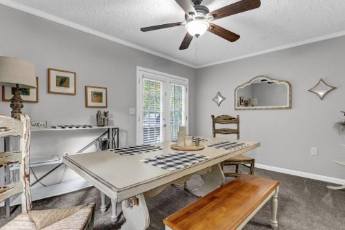 Acworth House | Grill & Chill Retreat