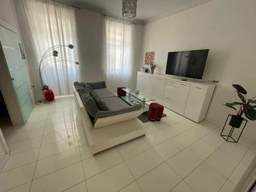 Funfhaus Apartment | Großzügiges 85m2 City-Apartment - 2 Schlafräume, Hundefreundlich, Westbahnhof Nähe T4