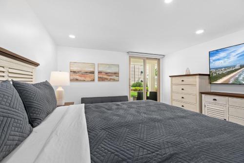 South Padre Island House | Ground Level Pet-Friendly Condo Seconds from Beach