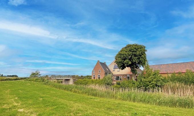 Sint Annaparochie House | Group accommodation in Friesland on Blikvaart