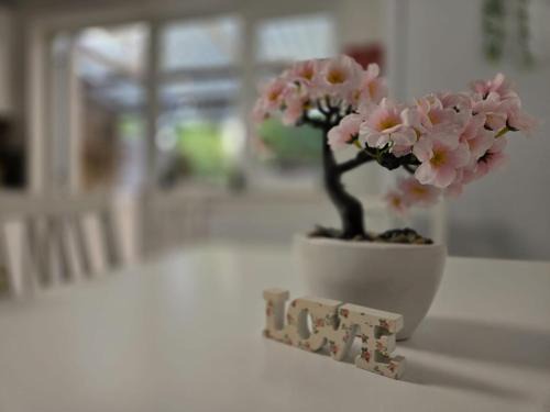 Milton Keynes Apartment | Group & Family Stay central MK
