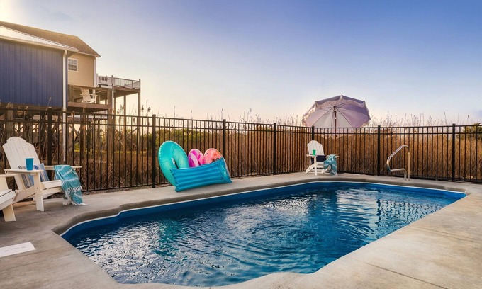 Sneads Ferry House | Group Stay! Pool! Ocean Views! Hot Tub! Sep 19-25!