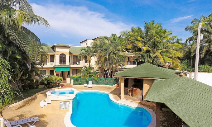 Villas Ana Maria Apartment | Guest-friendly B&B steps from bars&beaches!