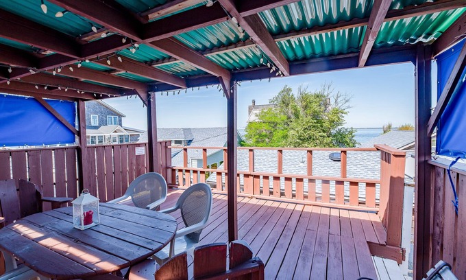 Ocean Beach Apartment | Guest house 2 blocks to ocean & 1 block to bay, rooftop with beautiful bay view
