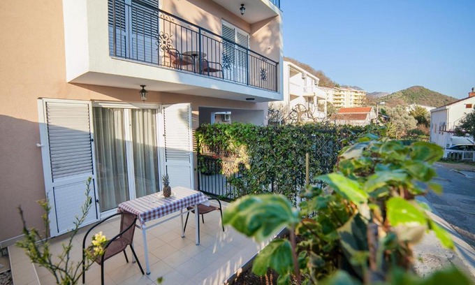 Petrovac House | Guest House 4M