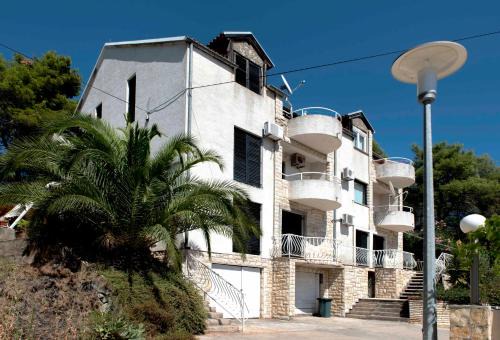 Vrboska House | Guest House Alek
