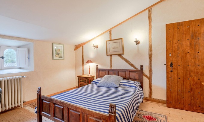 Landevieille Bed & Breakfast | Guest House 'Chambre Asie' with Shared Garden and Wi-Fi