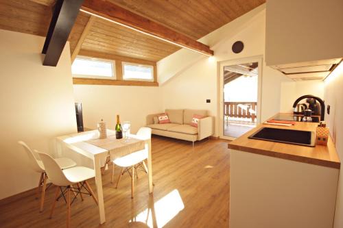 Castello-Molina di Fiemme Apartment | Guest House Dezulian