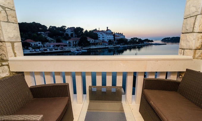 Pomena Apartment | Guest House Kiko - One-Bedroom Apartment with Balcony and Sea View (A4)