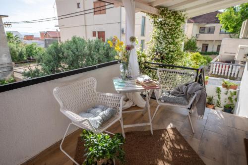 Pakostane House | Guest house Mediterranea