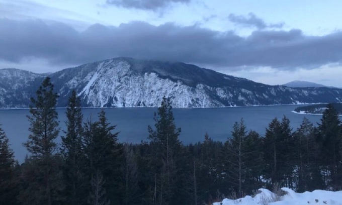 Bayview House | Guest House with Grand Views of Pend Oreille Lake and the surrounding Mountains.
