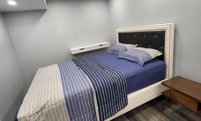 Churchill Meadows Apartment | Guest Suite Apartment with Parking