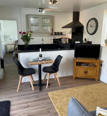 Porthleven Apartment | Guest Suite in Porthleven With Private Garden