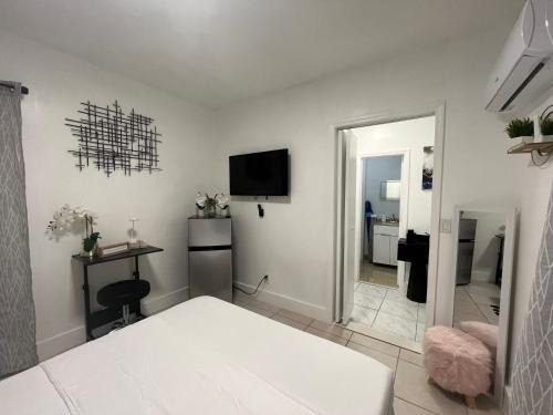 Flagami House | Guest Suite w free parking at 7 min to Miami international airport