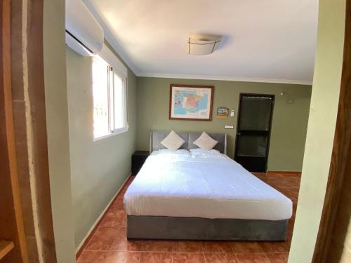 Torrent House | Guesthouse in Torrent