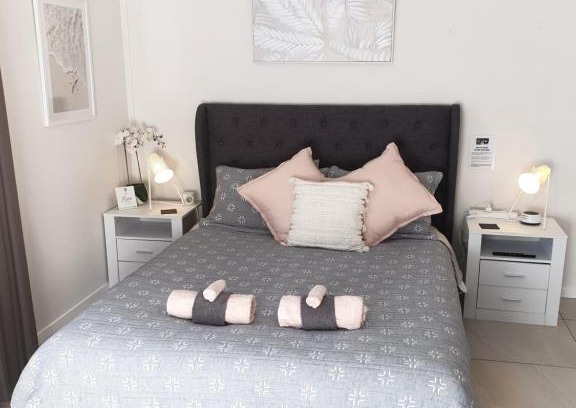 Caloundra House | GUESTHOUSE on REGENT Bed & Breakfast