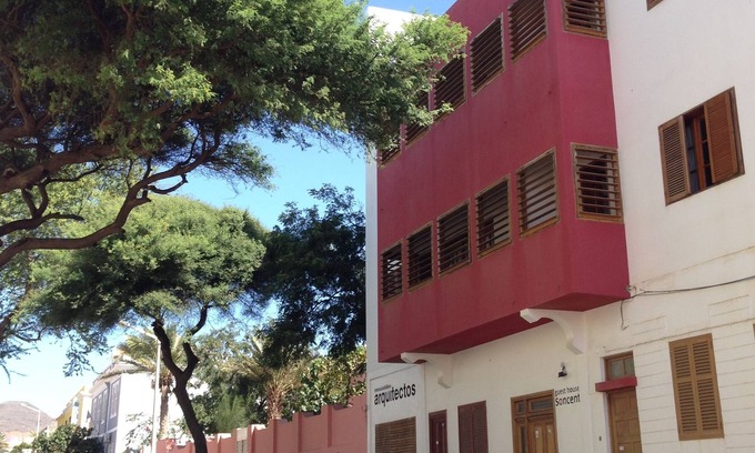 Mindelo Bed & Breakfast | GuestHouse Soncent Lda