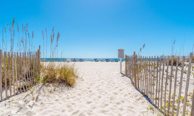 Gulf Shores Apartment | Gulf Shores Island Winds East #103, Gulf Front. Closest building to Hangout!