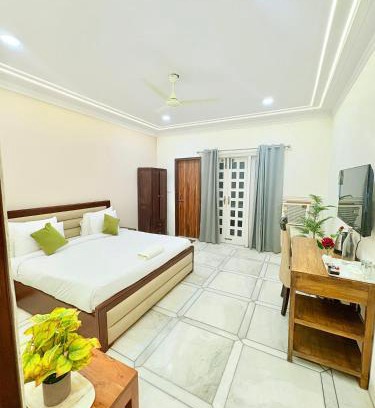 New Delhi Hotel | Gulmohar Residency, Hauz Khas New Delhi, Couple Friendly