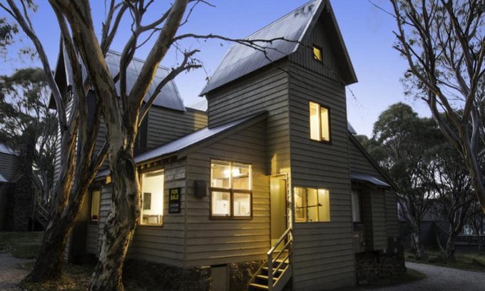 Dinner Plain Ski Chalet | Gundy Lodge