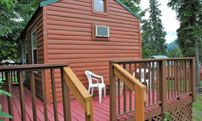 Cooper Landing Cabin | Gwin's Lodge Cedar Chalet #9