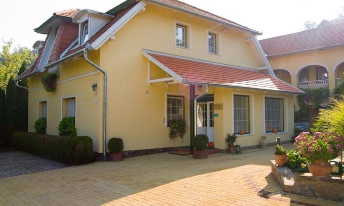 Tamasi House | Hársfa Szálló