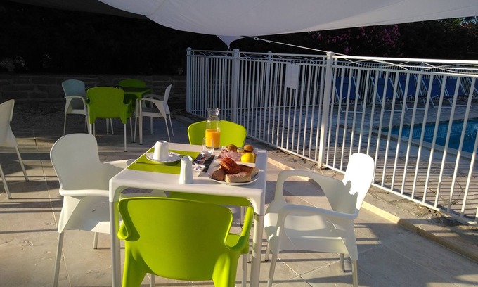 Sainte-Anne du Castellet Hotel | Hôtel Castel Sainte Anne