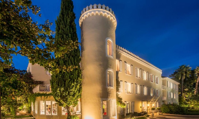 La Croix des Gardes Hotel | Hôtel Château de la Tour