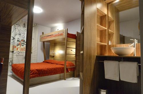 Chasseneuil-du-Poitou Hotel | Hôtel Du Parc - Pirates