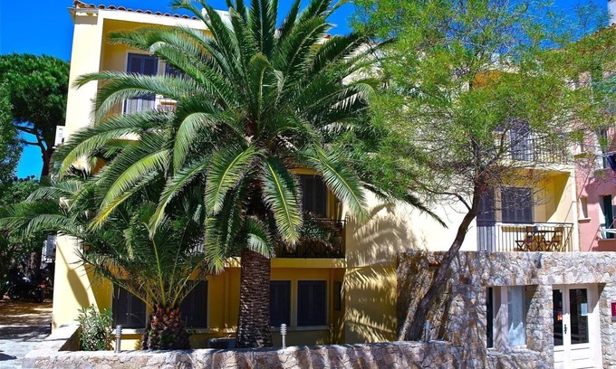 L'Ile-Rousse Hotel | Hôtel Le Grillon