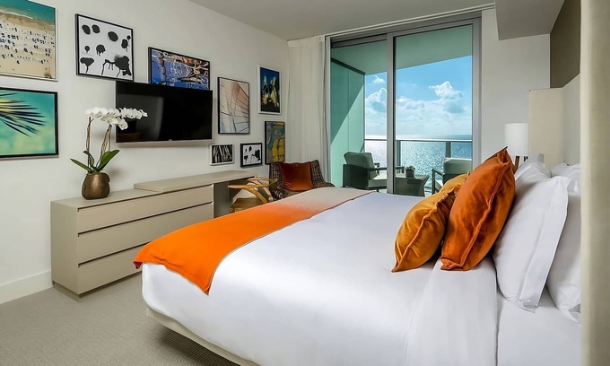 Hollywood South Central Beach Hotel | H Hollywood Resort & Residences, 3 1BR Oceanview King Suites, Kitchen, Pool!