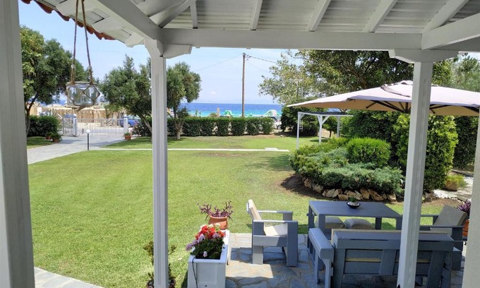 Ormos Panagias House | H&V Beachfront House in Trani Ammouda, Ormos Panagias