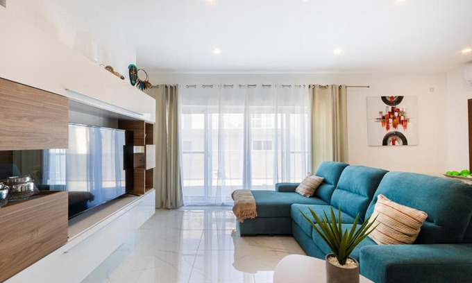 San Gwann Apartment | H4- Modern Penthouse with Large Terrace and Views