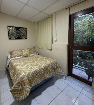 San Salvador House | Habitacion con baño privado