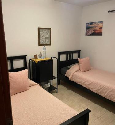 San Bartolome House | Habitacion doble con baño entrada privada para huéspedes