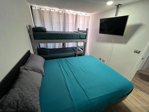 Downtown Santiago House | Habitacion Grande con baño privado en departamento compartido