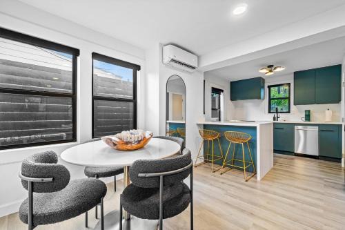 Flamingo Parks Apartment | Hacienda Flamingo Unit 3 - Modern 1BR Hideaway with Double Queen Beds