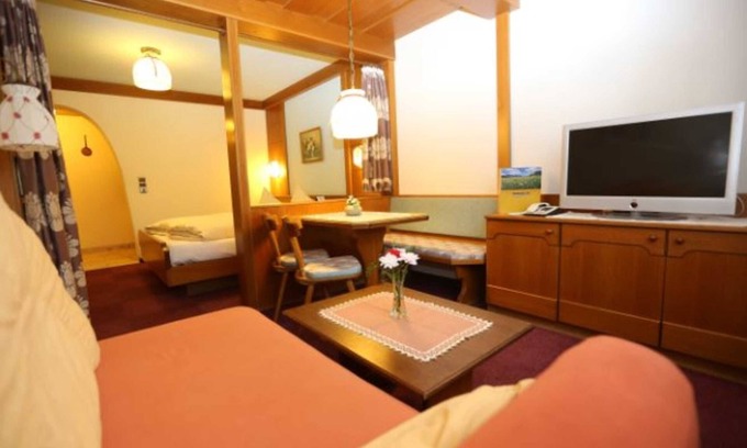 Nesselwaengle Apartment | Hahnenkamm F - Landgasthof Schuster