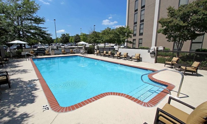 Crestline Heights Hotel | Hampton Inn Birmingham-Colonnade 280