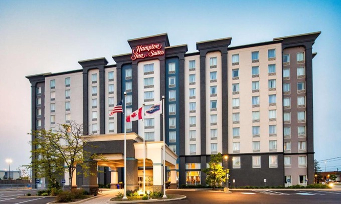 Northeast Mississauga Hotel | Hampton Inn & Suites by Hilton Toronto Airport