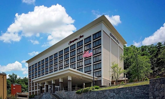Elmsford Hotel | Hampton Inn White Plains