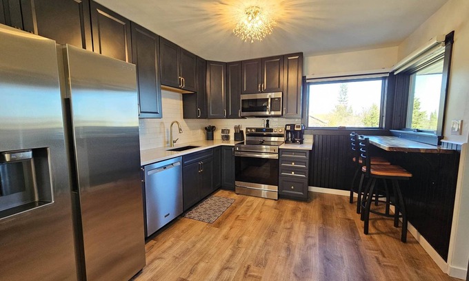 Grand Marais House | Harbour View Getaway- unique, fully renovated 1 block from the lake!