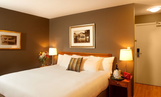 Harrison Hot Springs Apartment | Harrison Beach Hotel Junior Suite + Balcony (Lake View)